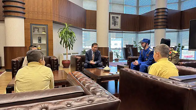 Milli duruşlarıyla gündem olan Konyalı miniklere Başkandan anlamlı jest