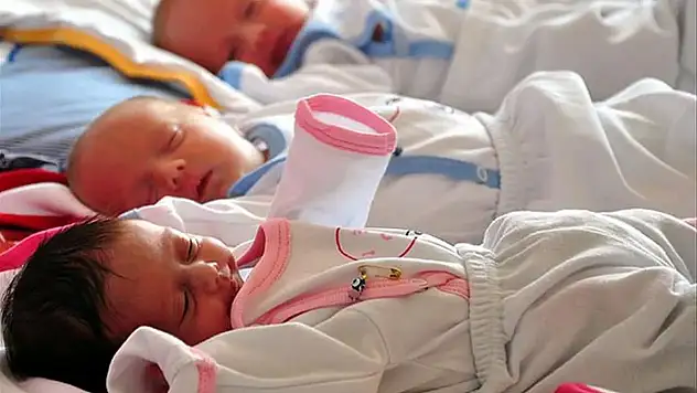 Milyonlarca Anneyi İlgilendiriyor: Üç Çocuğa KPSS'siz Devlet Memurluğu Geliyor!