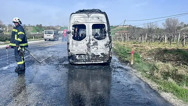 Minibüs alev topuna döndü!