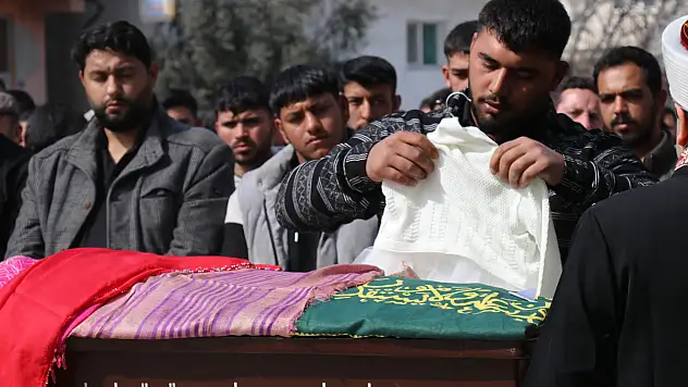 Minik Nazlı'nın babasından yürek burkan veda