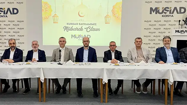 MÜSİAD'da gelenek bozulmadı