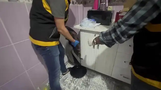 Mutfak dolabından silah cephaneliği çıktı: 1 kişi tutuklandı