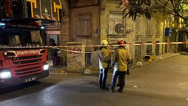 Mutfak duvarı bir anda çöktü! Bina boşaltıldı