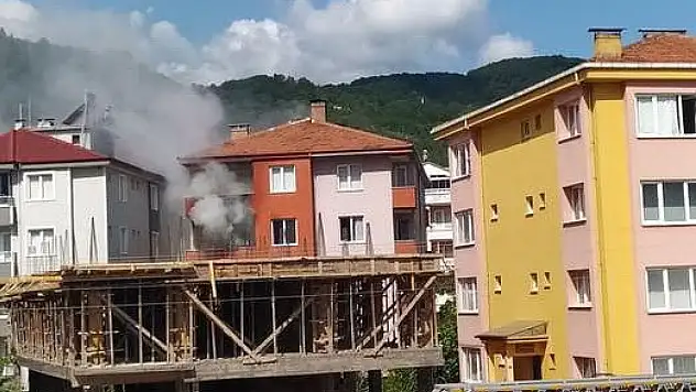 Mutfak tüpü patladı, ev yandı!