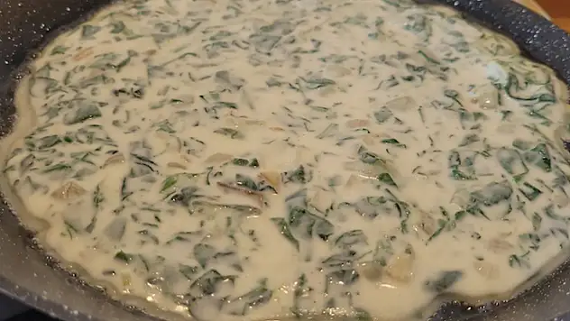 Mutfaktan salona gelene kadar hazır! İşte hızlıca yapabileceğiniz ıspanaklı kaygana tarifi...