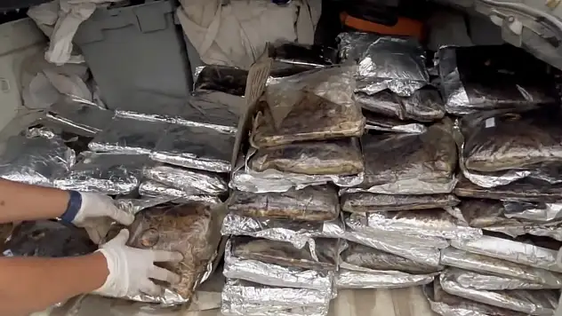 Nefes kesen operasyon! 132 kilo toz esrar ele geçirildi