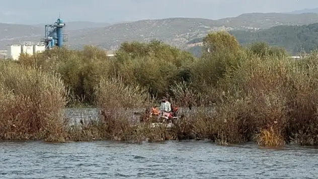 Nehir'de mahsur kalmışlardı! Mutlu son...