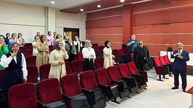 NEÜ'de işaret dili eğitimleri tamamlandı