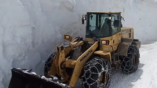 O ilde kar temizleme çalışması yaz ortasında devam ediyor!