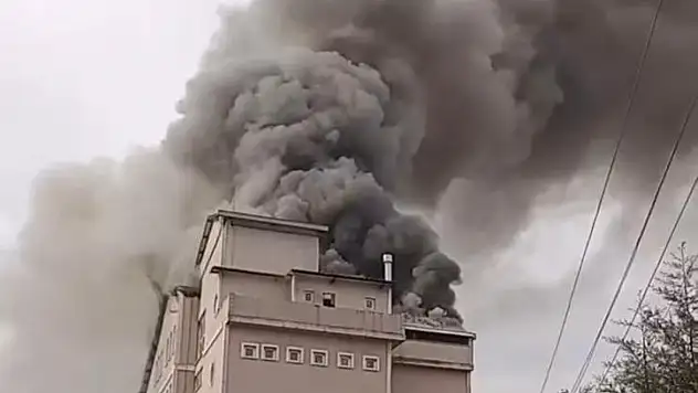 Öğrenci yurdunun çatısı yandı