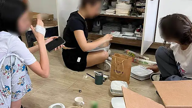 Öğrencileri ders saatinde evine götürüp temizlik yaptırdığı iddia edilen öğretmene soruşturma