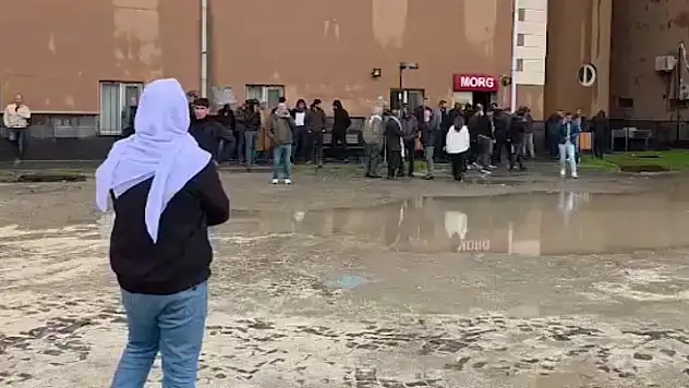 Okul bahçesinde üzerine yıldırım düşen 2 çocuk hayatını kaybetti