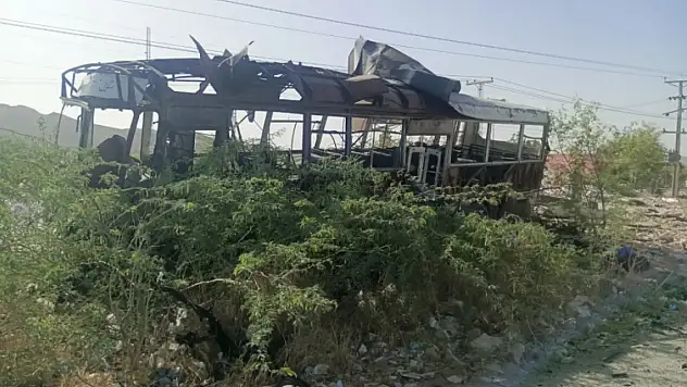 Okul otobüsüne bombalı saldırı düzenlendi: 5 ölü, 38 yaralı!