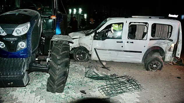 Olay Konya'da yaşandı: Traktöre çarpan aracın sürücüsü hayatını kaybetti!