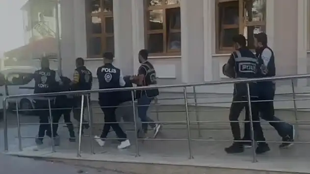 Olayın adresi Konya: Kendilerini polis veya savcı olarak tanıtarak vatandaşları dolandırıyorlardı! Enselendiler
