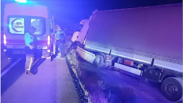 Olayın adresi Konya: Şarampole yuvarlanan tırın sürücüsü yaralandı!