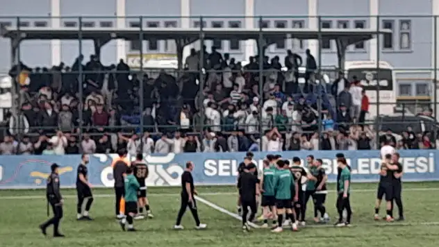 Olaylı maçta Üzümlüspor finale yükseldi