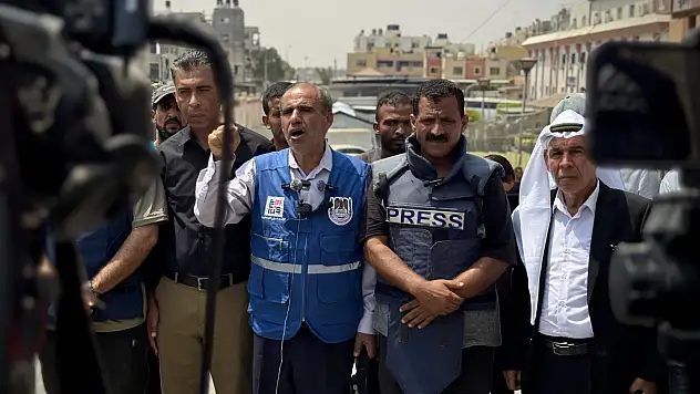 Öldürülen gazeteciler için protesto düzenlendi