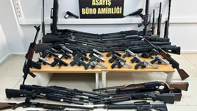 Onlarca ruhsatsız silahla yakalanan şahıslar gözaltına alındı!