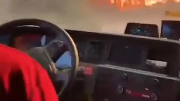 Orman ekibi alevlerin arasından son anda kurtuldu