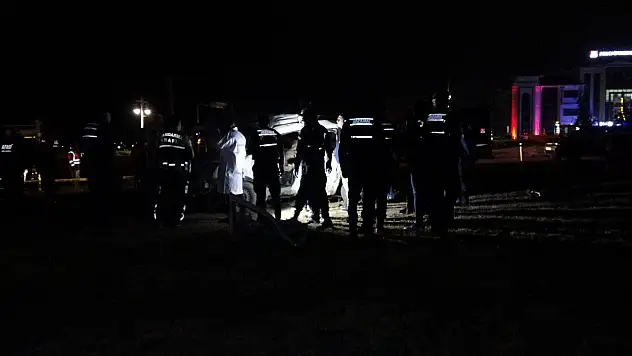 Otobüs ile ticari aracın çarpıştığı kazada can pazarı yaşandı: 2 ölü, 3 yaralı