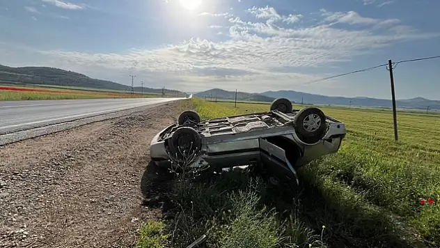 Otomobil devrildi: 4 kişi yaralandı