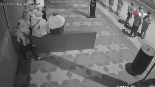 Otomobil durağa daldı: Çok sayıda yaralı var!