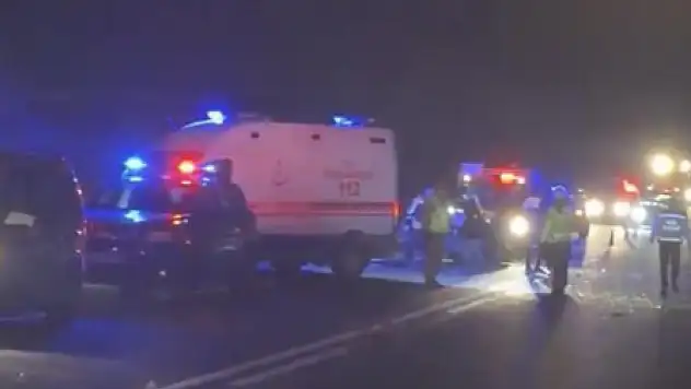 Otomobil ile hafif ticari araç çarpıştı: 3 ölü, 2 yaralı