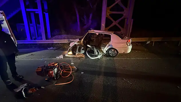 Otomobil ile hafif ticari araç çarpıştı: 2'si ağır 7 yaralı