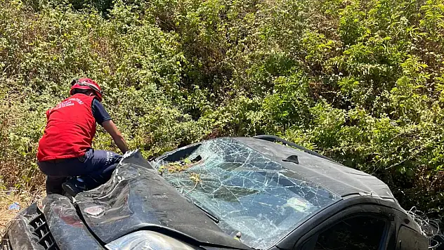 Otomobil ile motosiklet açrpıştı: 1 kişi hayatını kaybetti, 2 kişi yaralandı