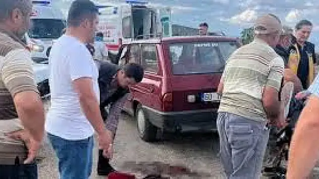 Otomobil ile traktör çarpıştı: 4 kişi yaralandı