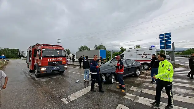 Otomobil, minibüs ve TIR çarpıştı: 4'ü ağır 6 yaralı