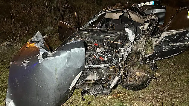 Otomobil şarampole devrildi: 2 ölü, 1 yaralı