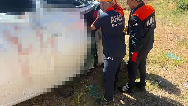 Otomobil şarampole devrildi: Aynı aileden 1 ölü, 3 yaralı