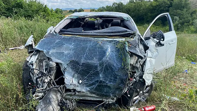 Otomobil şarampole uçtu: 8 yaralı