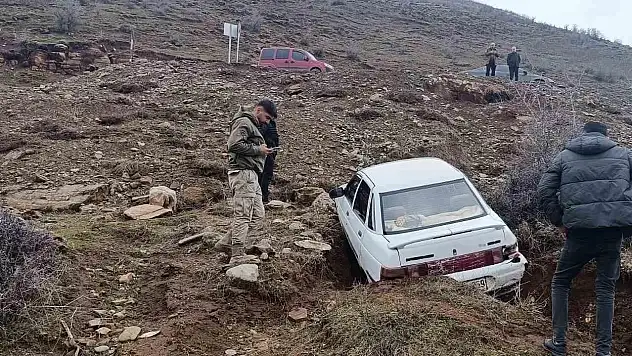 Otomobil şarampole yuvarlandı, 2 kişi yaralandı