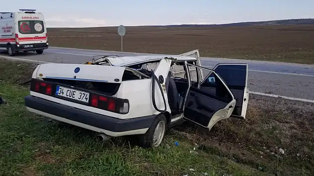 Otomobil tarlaya uçtu: 4 kişi yaralandı