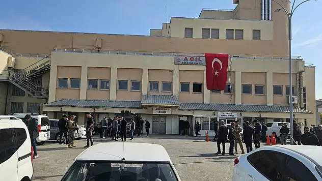 Otomobildeki iki kardeşe kurşun yağdırdılar: 1 ölü