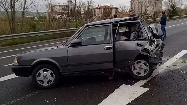 Otomobile çarpan minibüs faciaya neden oldu: 3 ölü, 5 yaralı