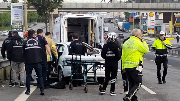 Otomobilin  otobüse çarptığı feci kazada can pazarı yaşandı!