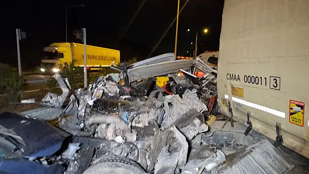 Otoyolda feci kaza! Ölü ve çok sayıda yaralı var