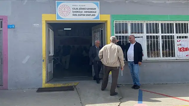 Oy kullanırken fenalaşan seçmen hayatını kaybetti