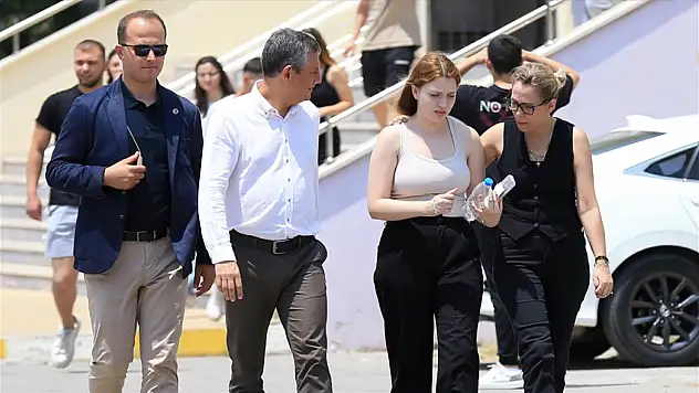 Özgür Özel, Nehir Zeyrek'e sınav gününde destek oldu