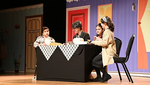 'Paldır Güldür Şov' yine seyircilerden tam not aldı