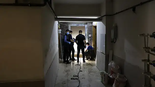 Pamukkale'de asansör boşluğunda ölü bulundu