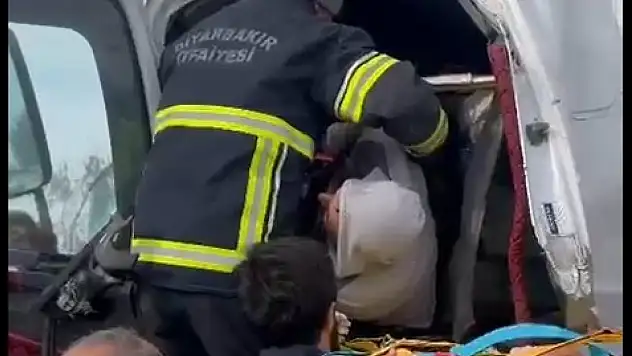 Park halindeki TIR'a başka bir TIR çaptı: 1 kişi ağır yaralı