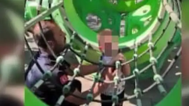 Parka oynamaya giden çocuk facia yaşadı: İmdadına itfaiye yetişti!