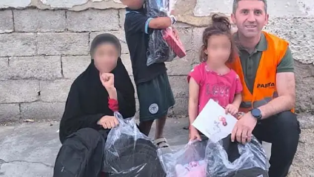 Parya, Konya'da kalplere dokundu: Okul eşyası yardımında bulundu!