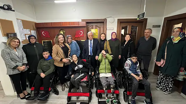 Paylaşmaya uzanan eller