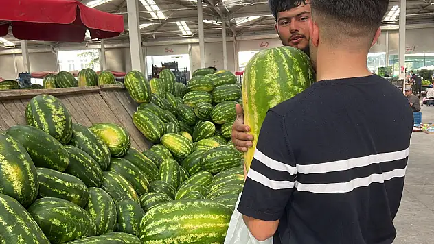 Pazarda yapay zeka dönemi: Karpuz seçiminde insan deneyimi mi, teknoloji mi?